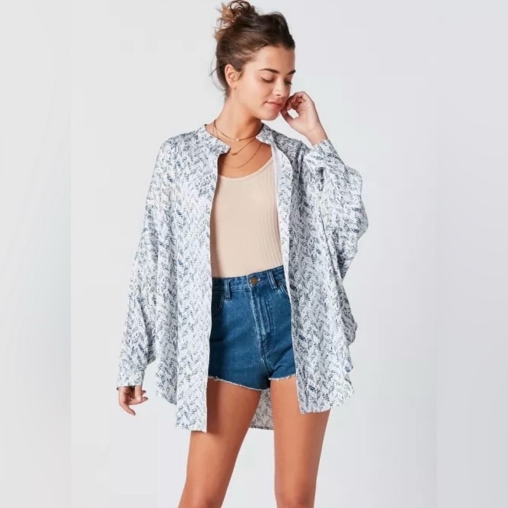URBAN OUTFITTERS kimchi blue oversized kimono top